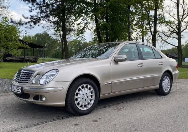 samochody osobowe Mercedes-Benz Klasa E cena 22900 przebieg: 275000, rok produkcji 2004 z Radzymin